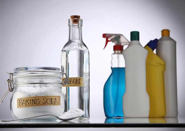 vinegar and water cleaning solution